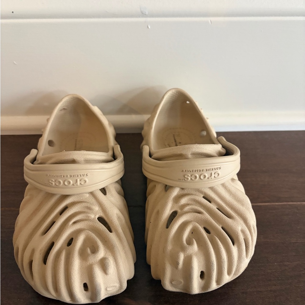 Crocs Echo Clogs Kids Size 11 Beige / Sand